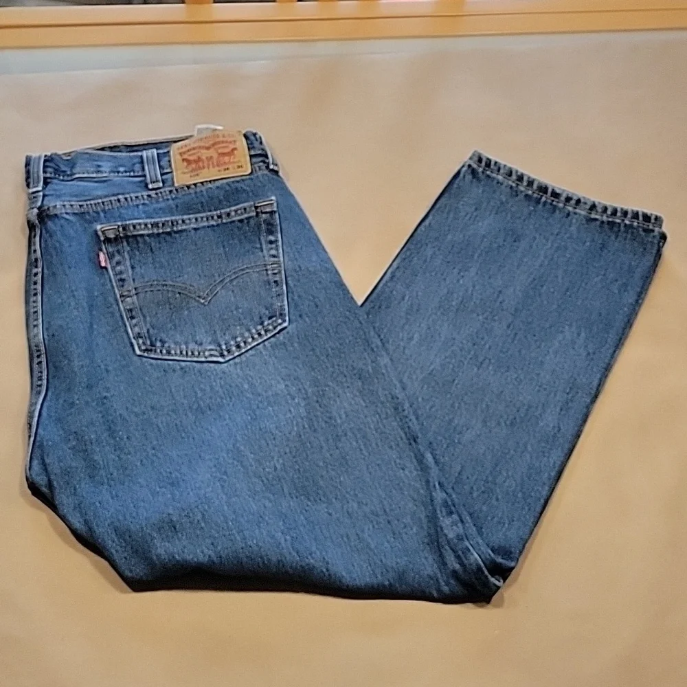 Levi's 505 Regular Fit Size 38x30 Medium Wash Blue Jeans, EUC